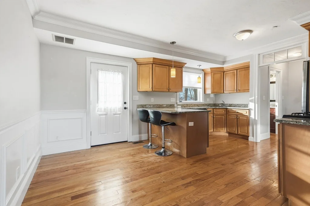 3 bed, 2 bath apartment for rent at 597 Sea St Unit 2, Quincy — photo 12 of 42