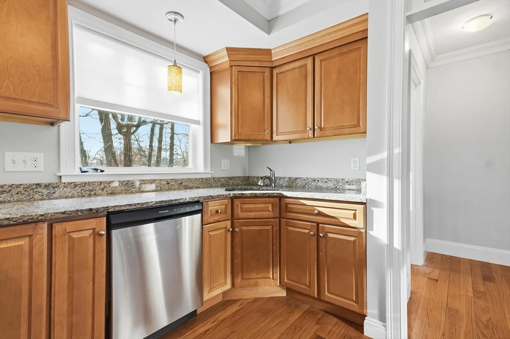 3 bed, 2 bath apartment for rent at 597 Sea St Unit 2, Quincy — photo 5 of 42