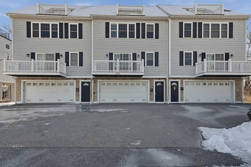3 bed, 2 bath apartment for rent at 597 Sea St Unit 2, Quincy — photo 1 of 42
