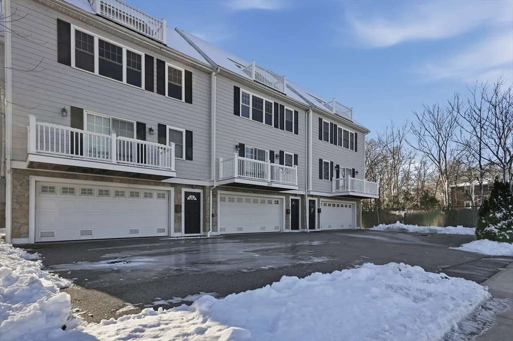 3 bed, 2 bath apartment for rent at 597 Sea St Unit 2, Quincy — photo 2 of 42