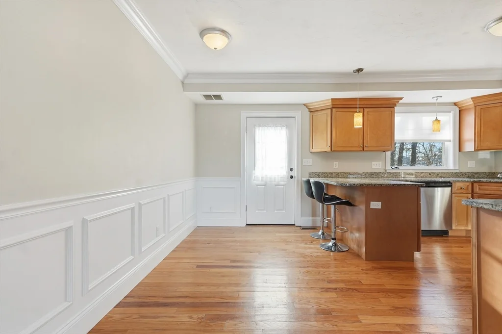 3 bed, 2 bath apartment for rent at 597 Sea St Unit 2, Quincy — photo 11 of 42