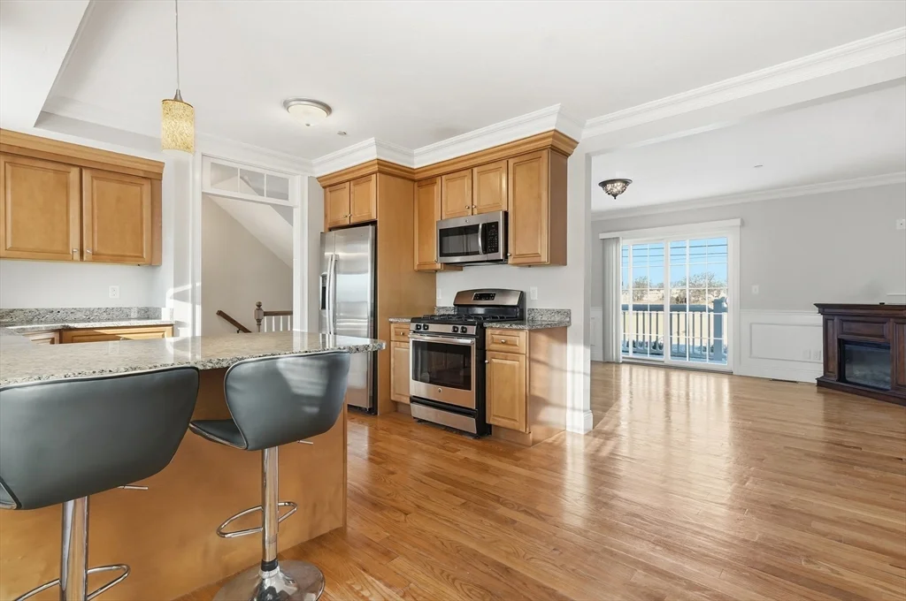 3 bed, 2 bath apartment for rent at 597 Sea St Unit 2, Quincy — photo 4 of 42