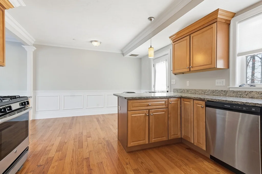 3 bed, 2 bath apartment for rent at 597 Sea St Unit 2, Quincy — photo 8 of 42