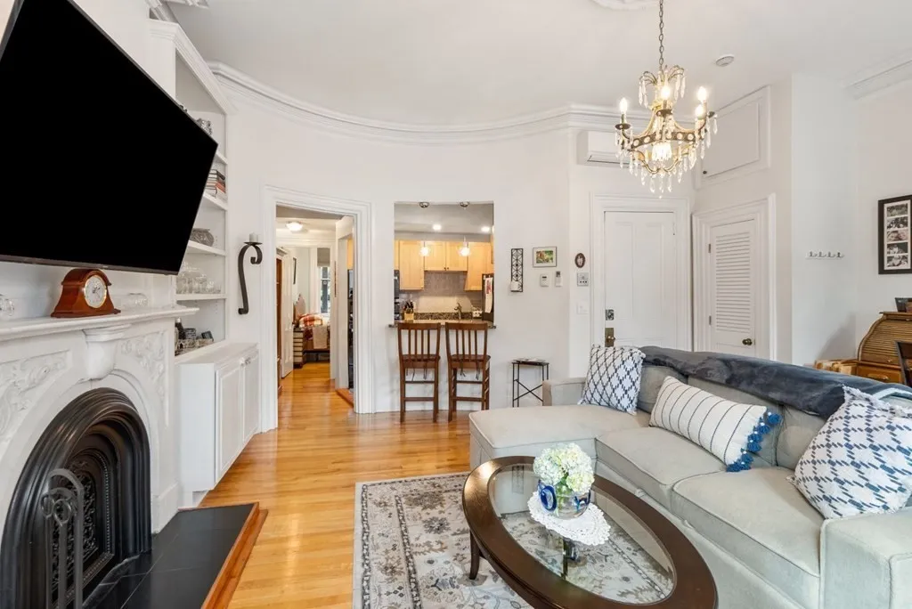 1 bed, 1 bath apartment for rent at 597 Tremont St Unit 3, South End — photo 4 of 19