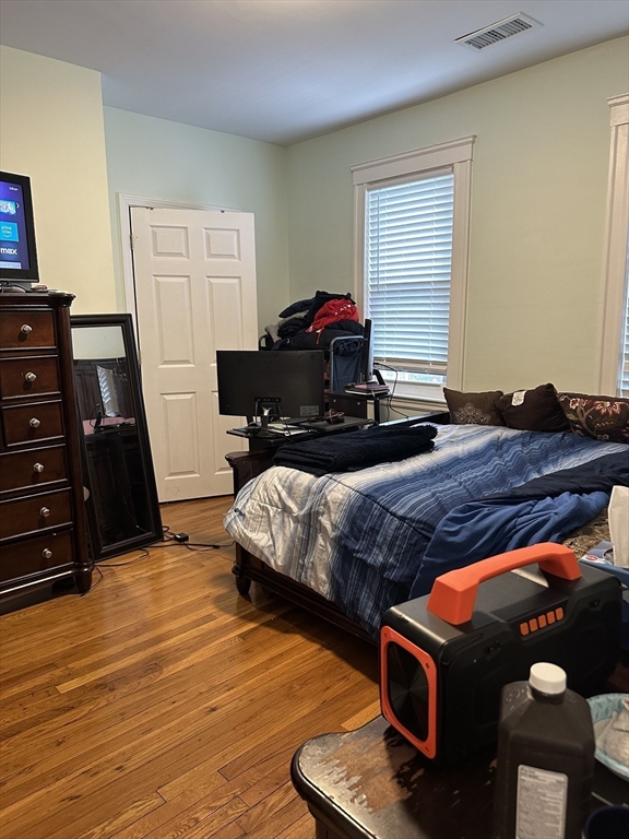 4 bed, 2 bath apartment for rent at 598 Beech Unit 2, Hyde Park — photo 8 of 21