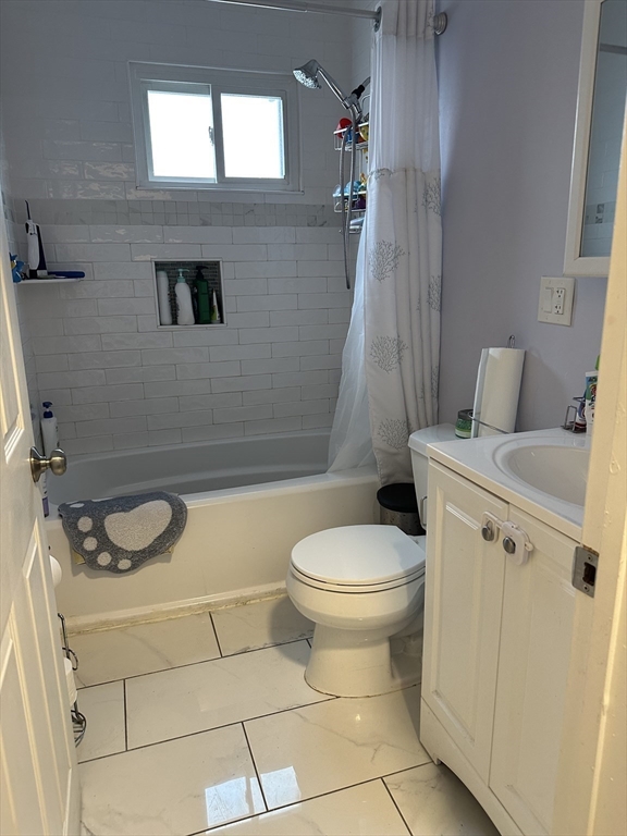 4 bed, 2 bath apartment for rent at 598 Beech Unit 2, Hyde Park — photo 9 of 21
