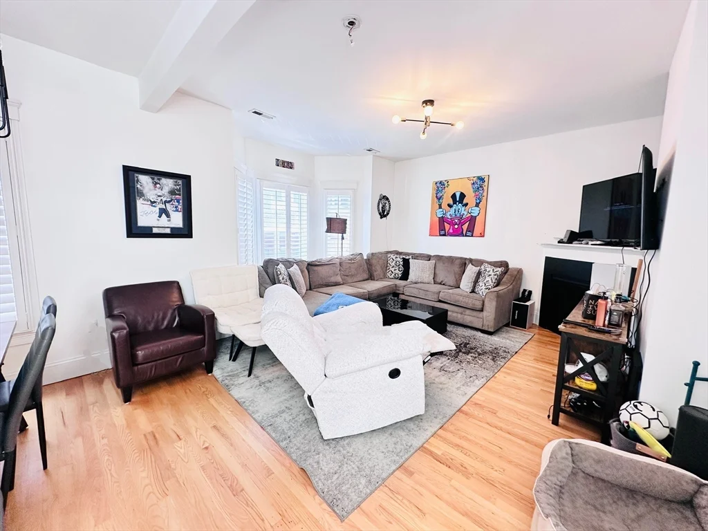 2 bed, 1 bath apartment for rent at 598 East 5th St Unit 598, South Boston — photo 1 of 9