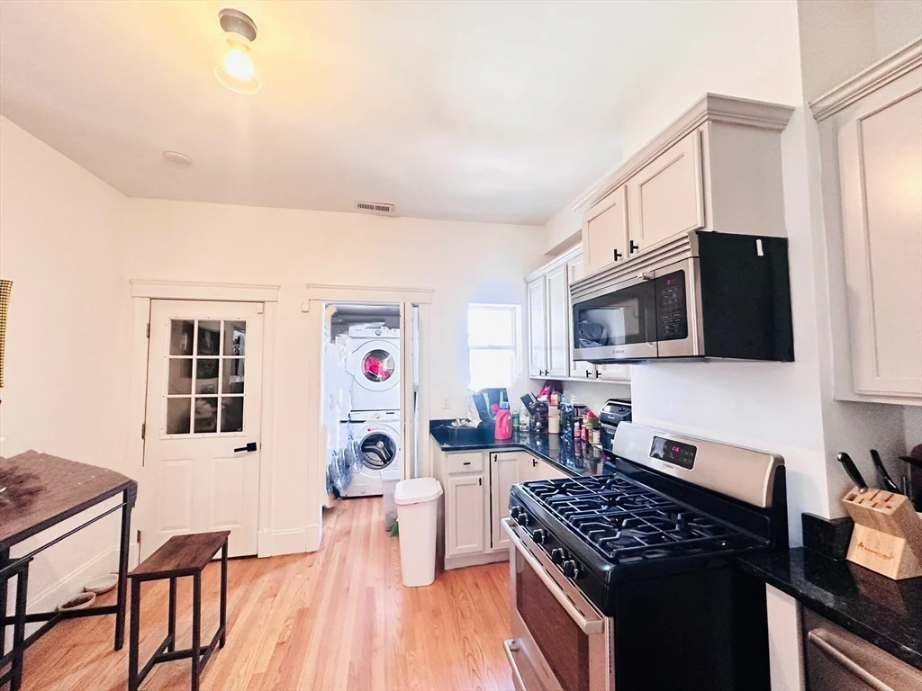 2 bed, 1 bath apartment for rent at 598 East 5th St Unit 598, South Boston — photo 5 of 9