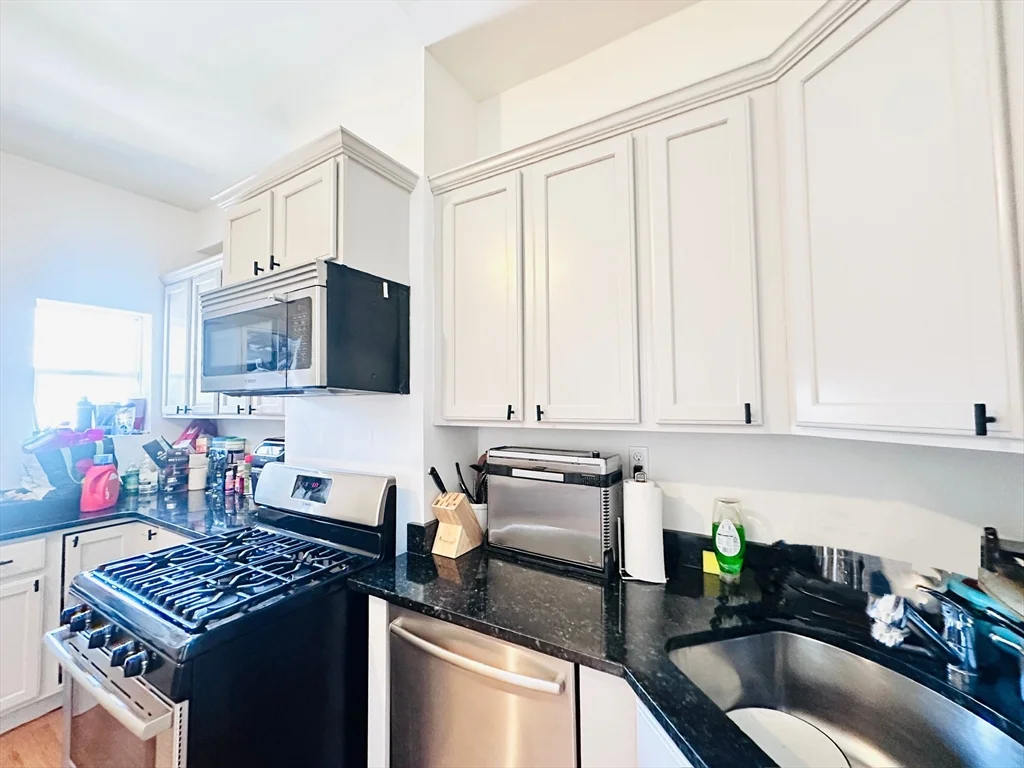 2 bed, 1 bath apartment for rent at 598 East 5th St Unit 598, South Boston — photo 6 of 9