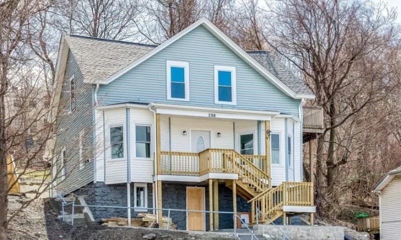 2 bed, 1 bath apartment for rent at 598 Franklin St Unit 1, Worcester — photo 1 of 8