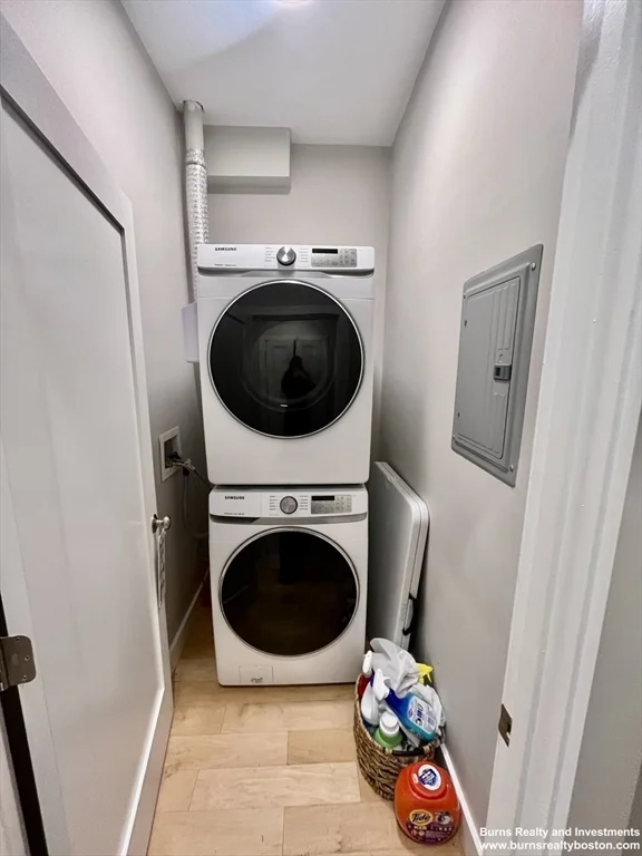 5 bed, 3 bath apartment for rent at 599 East Broadway Unit 2, South Boston — photo 11 of 24