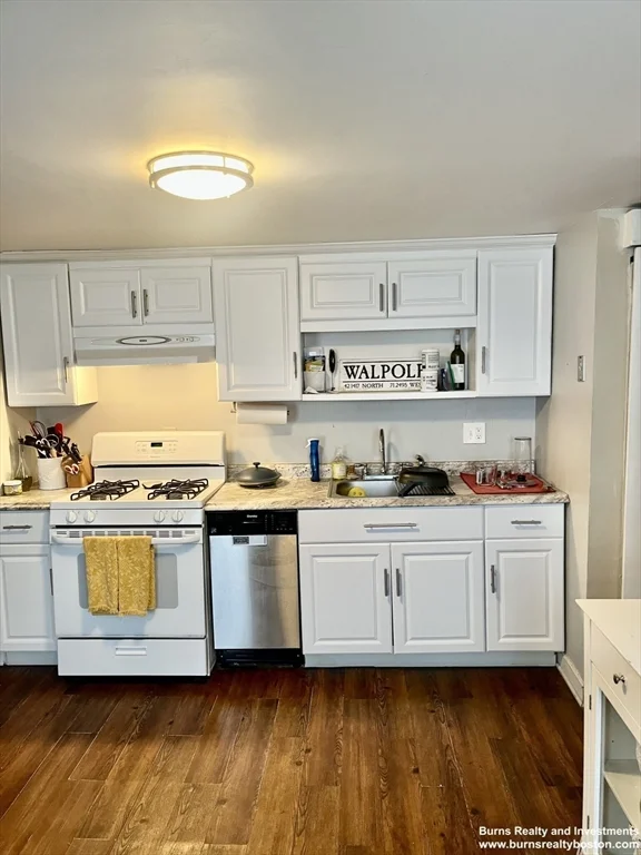 5 bed, 3 bath apartment for rent at 599 East Broadway Unit 2, South Boston — photo 8 of 24