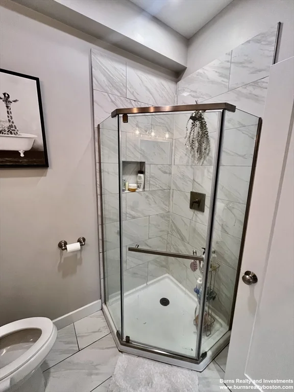 5 bed, 3 bath apartment for rent at 599 East Broadway Unit 2, South Boston — photo 12 of 24