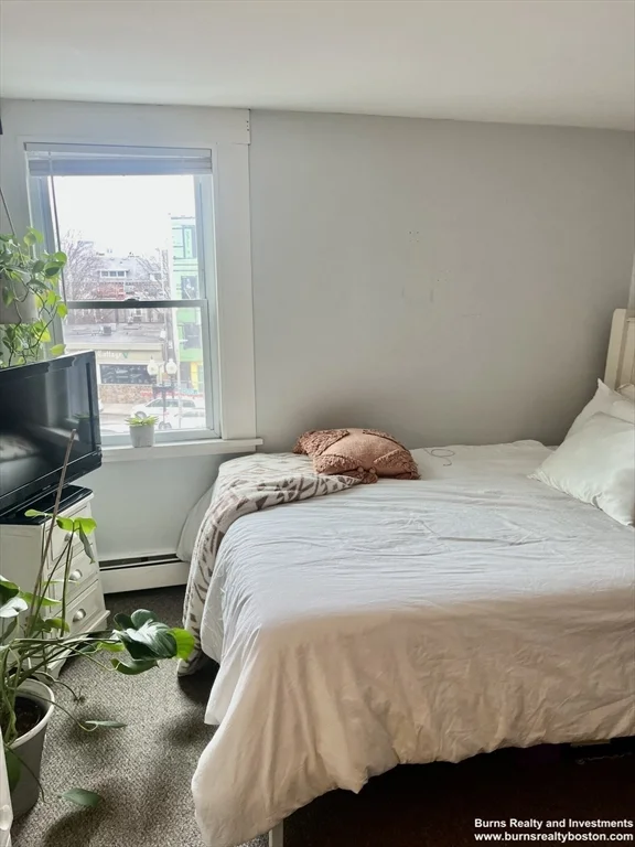 5 bed, 3 bath apartment for rent at 599 East Broadway Unit 2, South Boston — photo 17 of 24