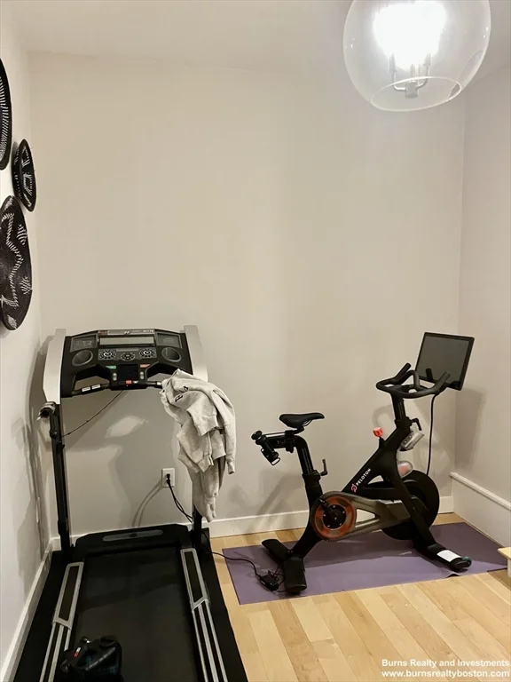 5 bed, 3 bath apartment for rent at 599 East Broadway Unit 2, South Boston — photo 10 of 24