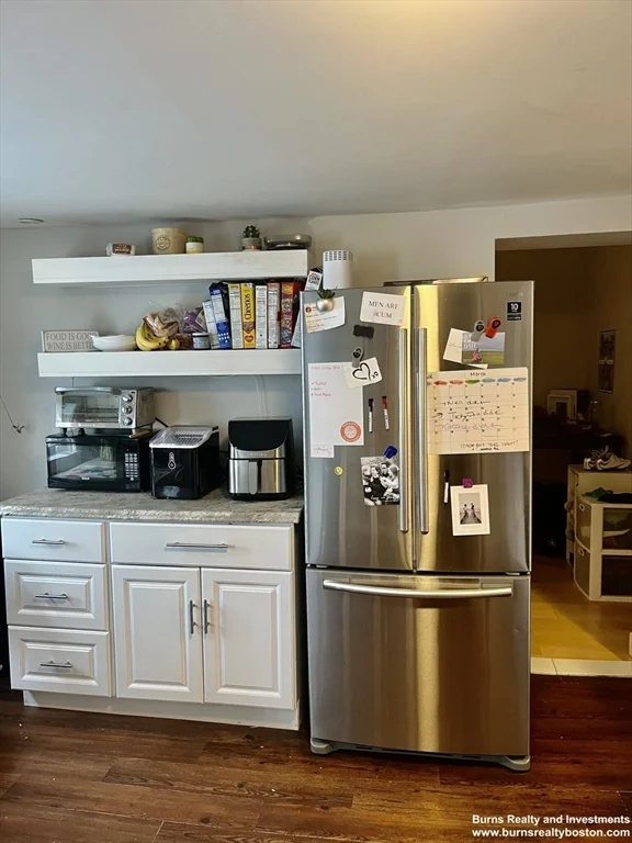 5 bed, 3 bath apartment for rent at 599 East Broadway Unit 2, South Boston — photo 7 of 24