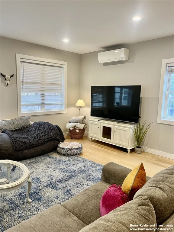 5 bed, 3 bath apartment for rent at 599 East Broadway Unit 2, South Boston — photo 5 of 24