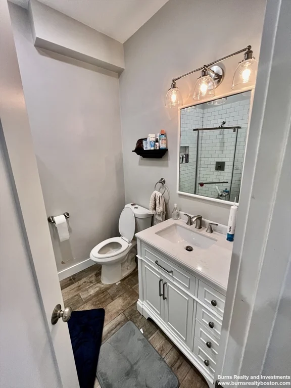 5 bed, 3 bath apartment for rent at 599 East Broadway Unit 2, South Boston — photo 22 of 24