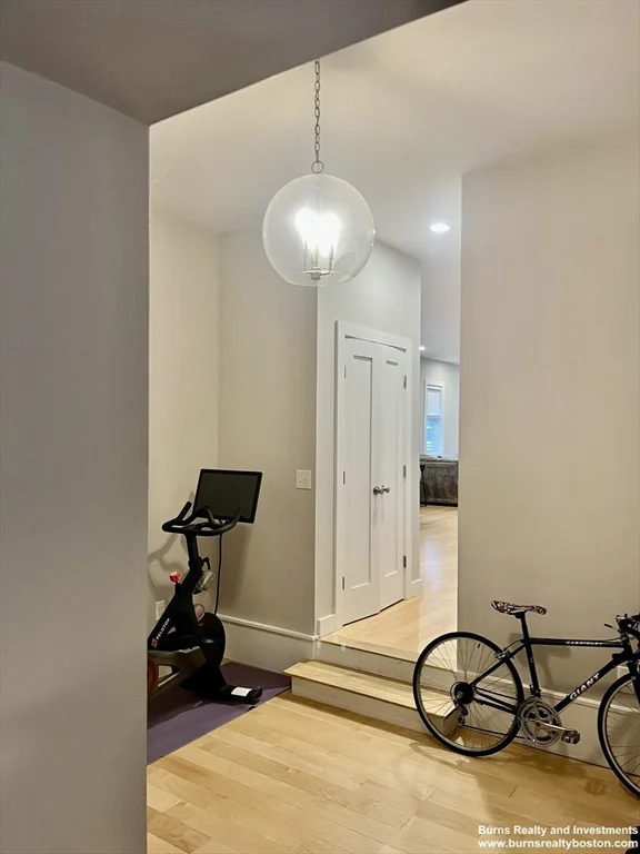5 bed, 3 bath apartment for rent at 599 East Broadway Unit 2, South Boston — photo 9 of 24