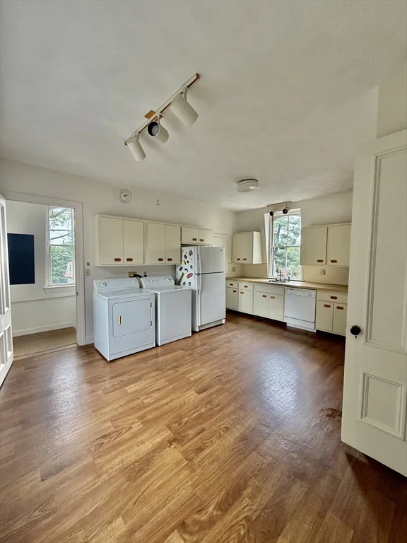 2 bed, 2 bath apartment for rent at 599 Washington St Unit B, Wellesley — photo 5 of 10