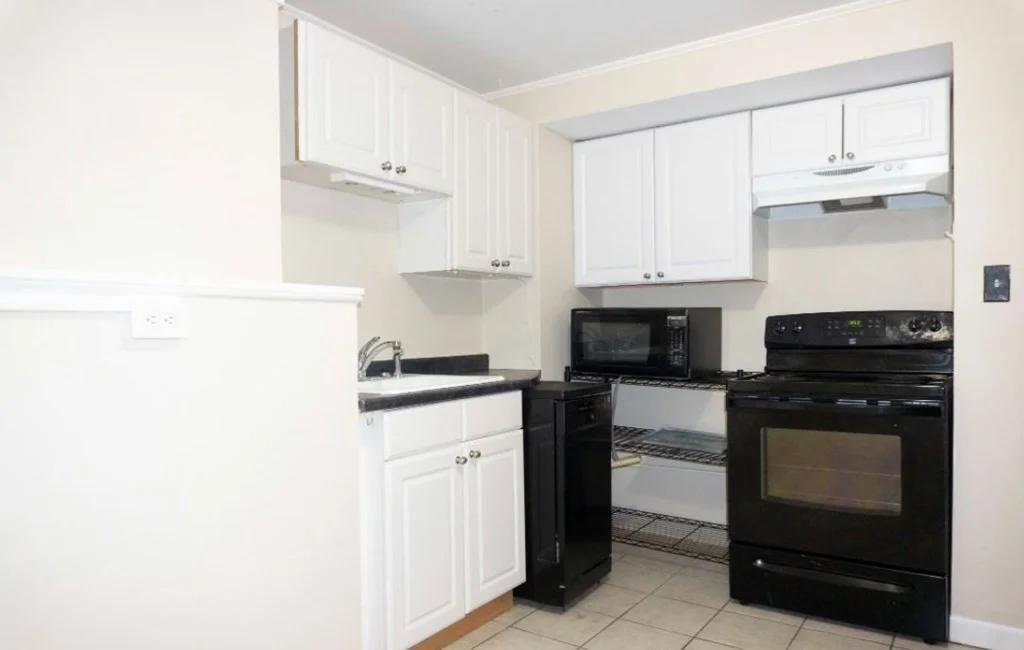 1 bed, 1 bath apartment for rent at 59A Strathmore Rd Unit 1A, Brighton — photo 2 of 6
