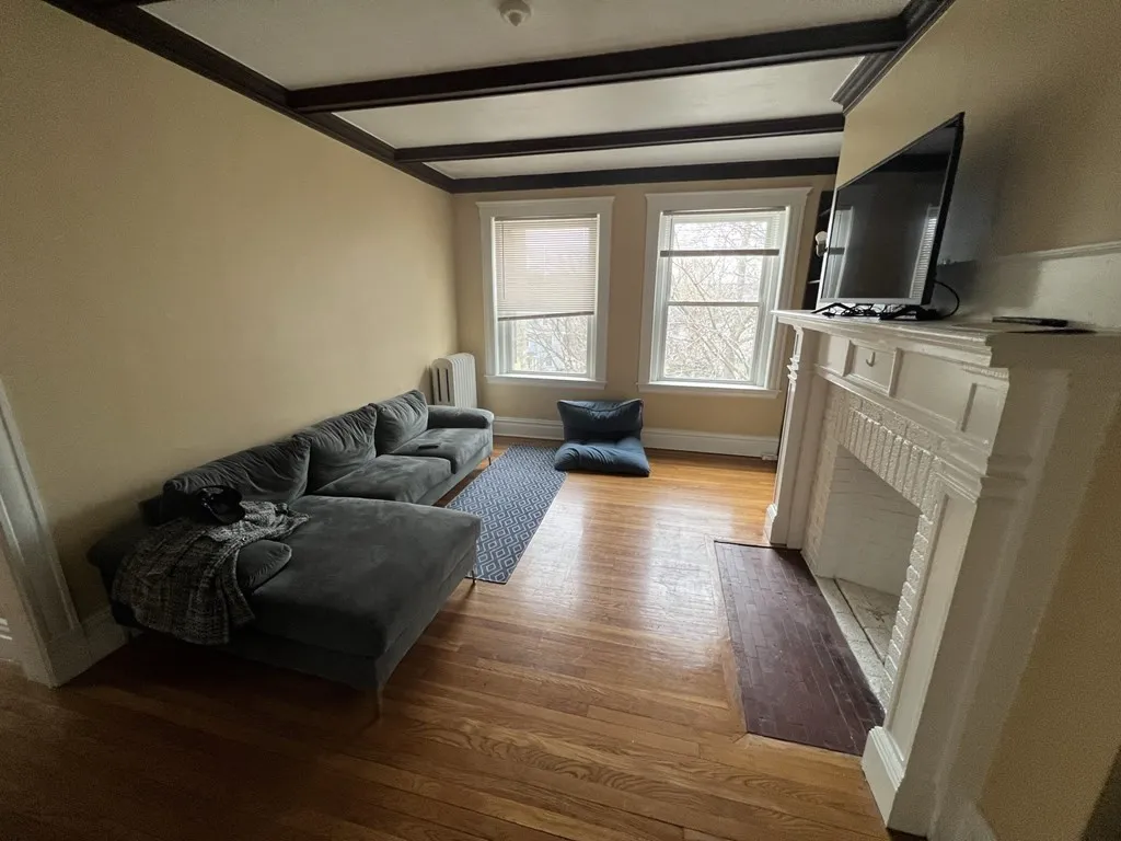 3 bed, 1 bath apartment for rent at 59A Strathmore Rd Unit 3, Brighton — photo 2 of 29