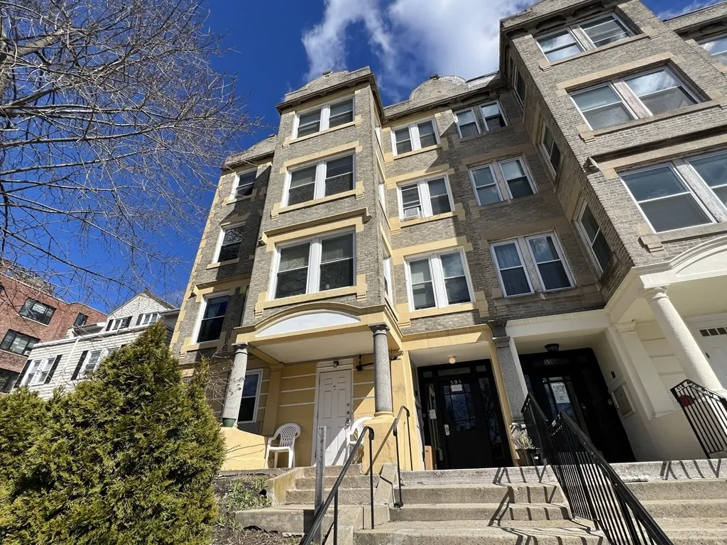 3 bed, 1 bath apartment for rent at 59A Strathmore Rd Unit 3, Brighton — photo 1 of 29