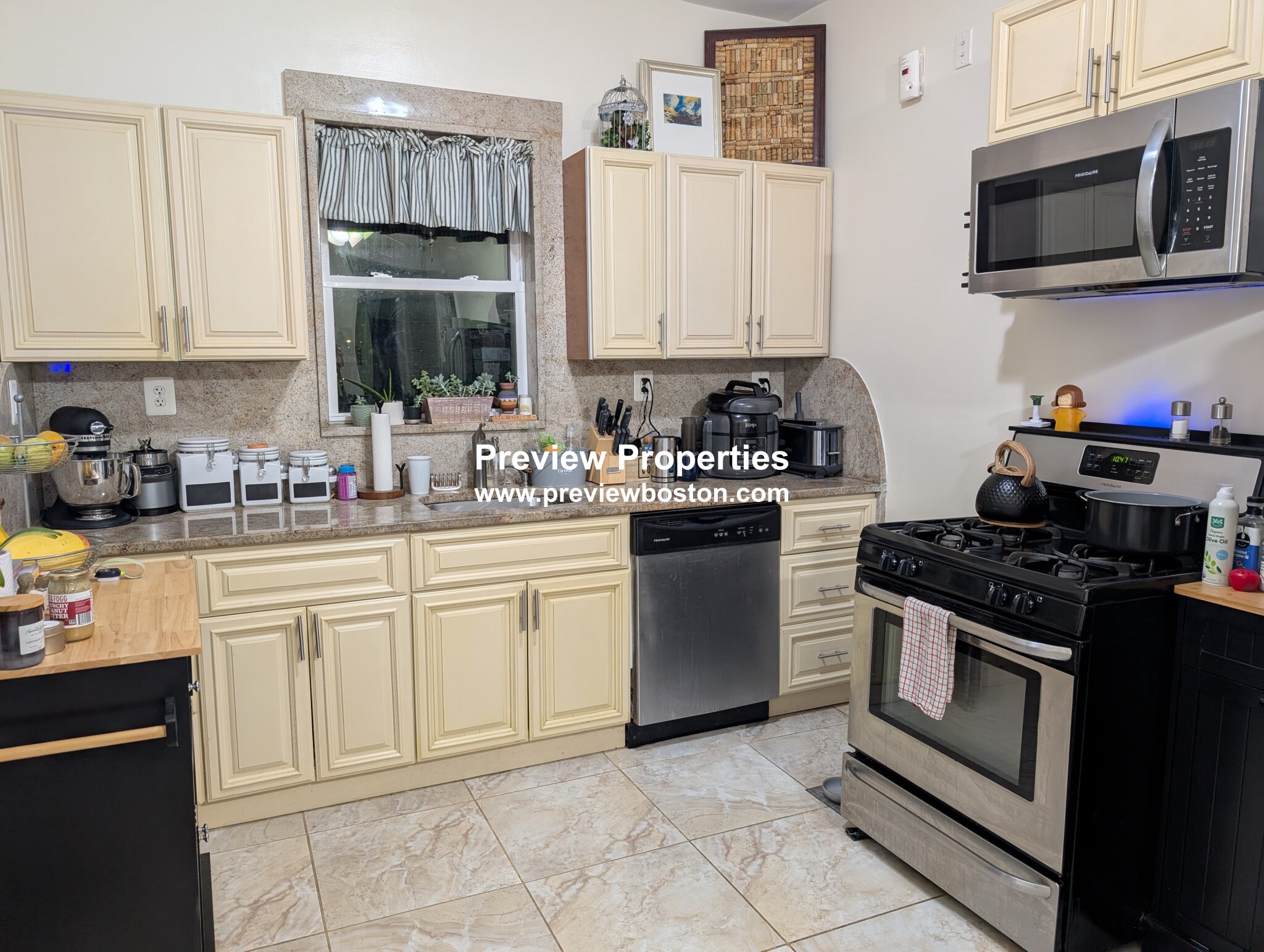 3 bed, 1 bath apartment for rent at 5A Green St Unit 3P, Jamaica Plain — photo 11 of 13