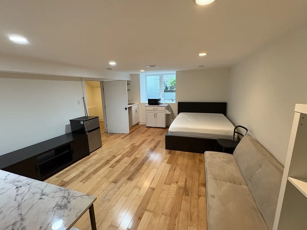 3 bed, 2 bath apartment for rent at 5A Union St Unit 1, The Port — photo 7 of 8