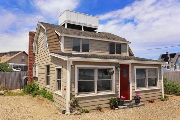 3 bed, 1 bath apartment for rent at 6 2nd Unit WINTER, Plum Island