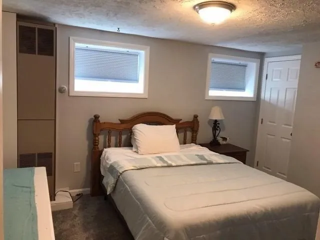 3 bed, 1 bath apartment for rent at 6 46th St Unit Weekly, Plum Island — photo 10 of 16