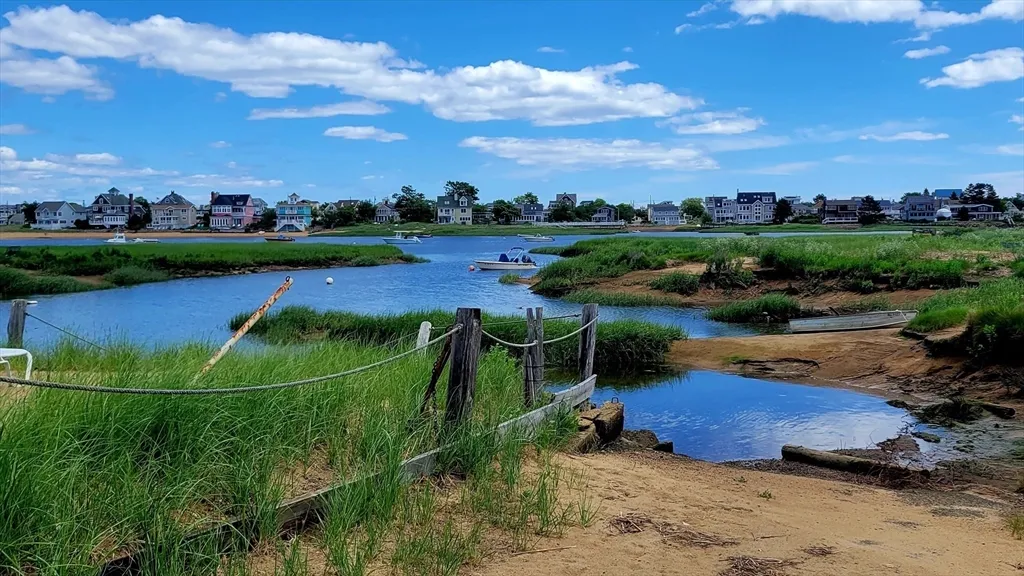 3 bed, 1 bath apartment for rent at 6 46th St Unit Weekly, Plum Island — photo 15 of 16