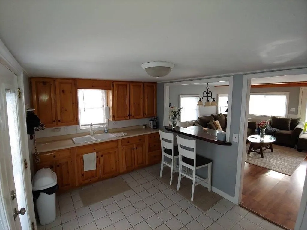 3 bed, 1 bath apartment for rent at 6 46th St Unit Weekly, Plum Island — photo 6 of 16
