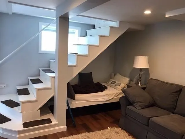 3 bed, 1 bath apartment for rent at 6 46th St Unit Weekly, Plum Island — photo 9 of 16