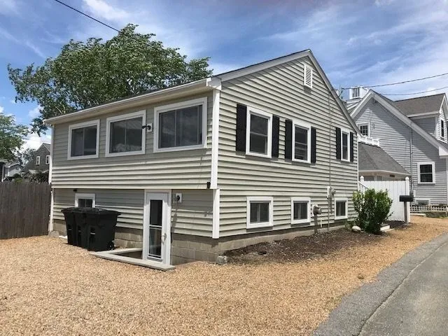 3 bed, 1 bath apartment for rent at 6 46th St Unit Weekly, Plum Island — photo 1 of 16