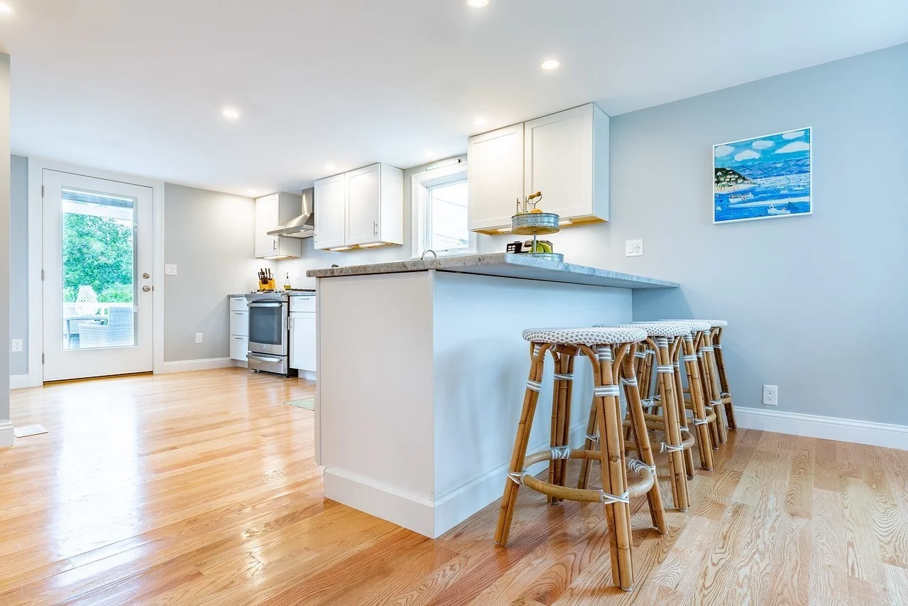 4 bed, 2 bath apartment for rent at 6 72nd, Newburyport — photo 4 of 16