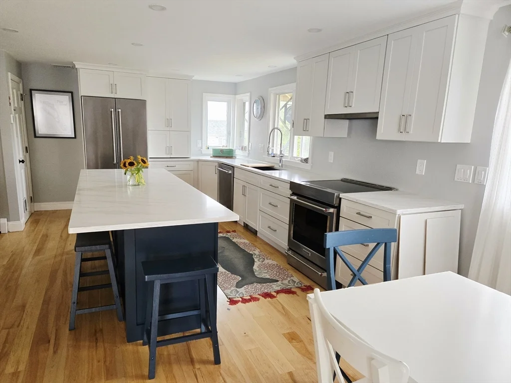 3 bed, 1 bath apartment for rent at 6 77th St Unit WINTER, Plum Island — photo 5 of 22