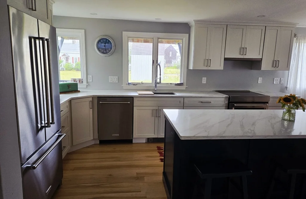 3 bed, 1 bath apartment for rent at 6 77th St Unit WINTER, Plum Island — photo 6 of 22