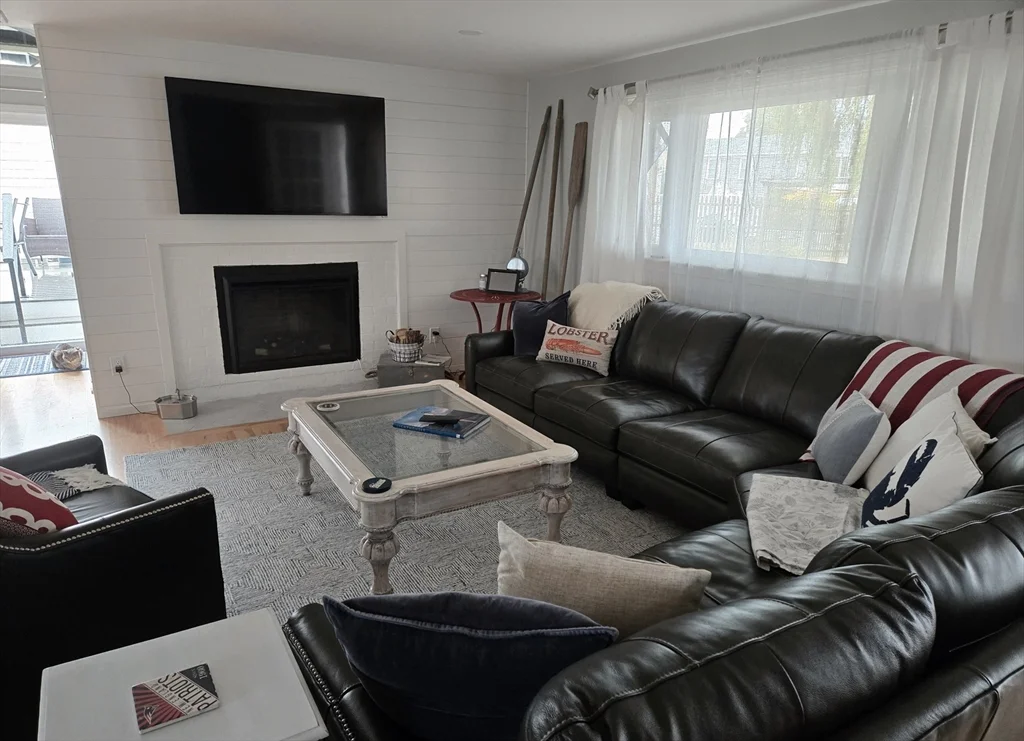 3 bed, 1 bath apartment for rent at 6 77th St Unit WINTER, Plum Island — photo 7 of 22
