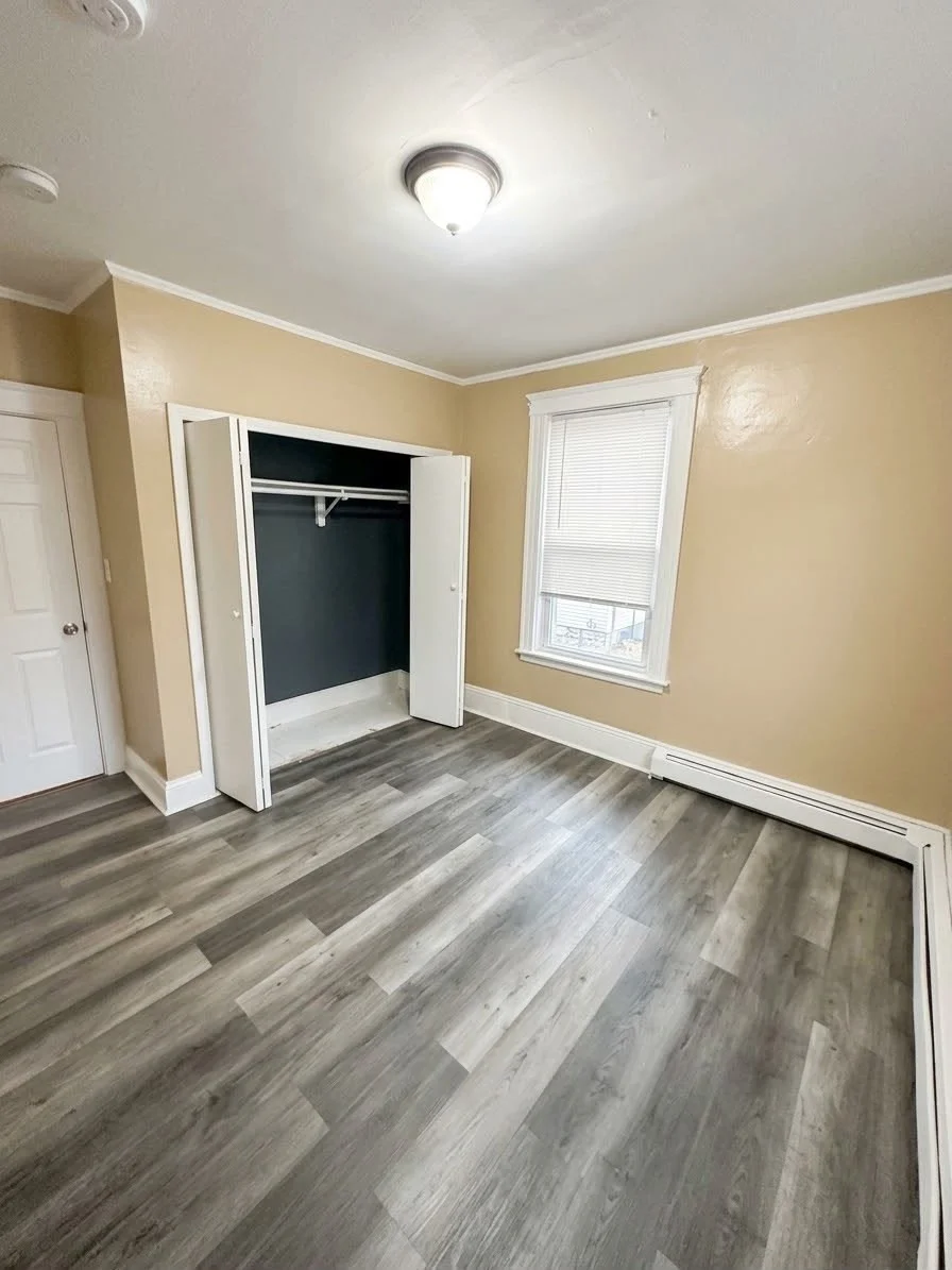 3 bed, 1 bath apartment for rent at 6-8 Blossom St Unit 1, Bradford — photo 4 of 11