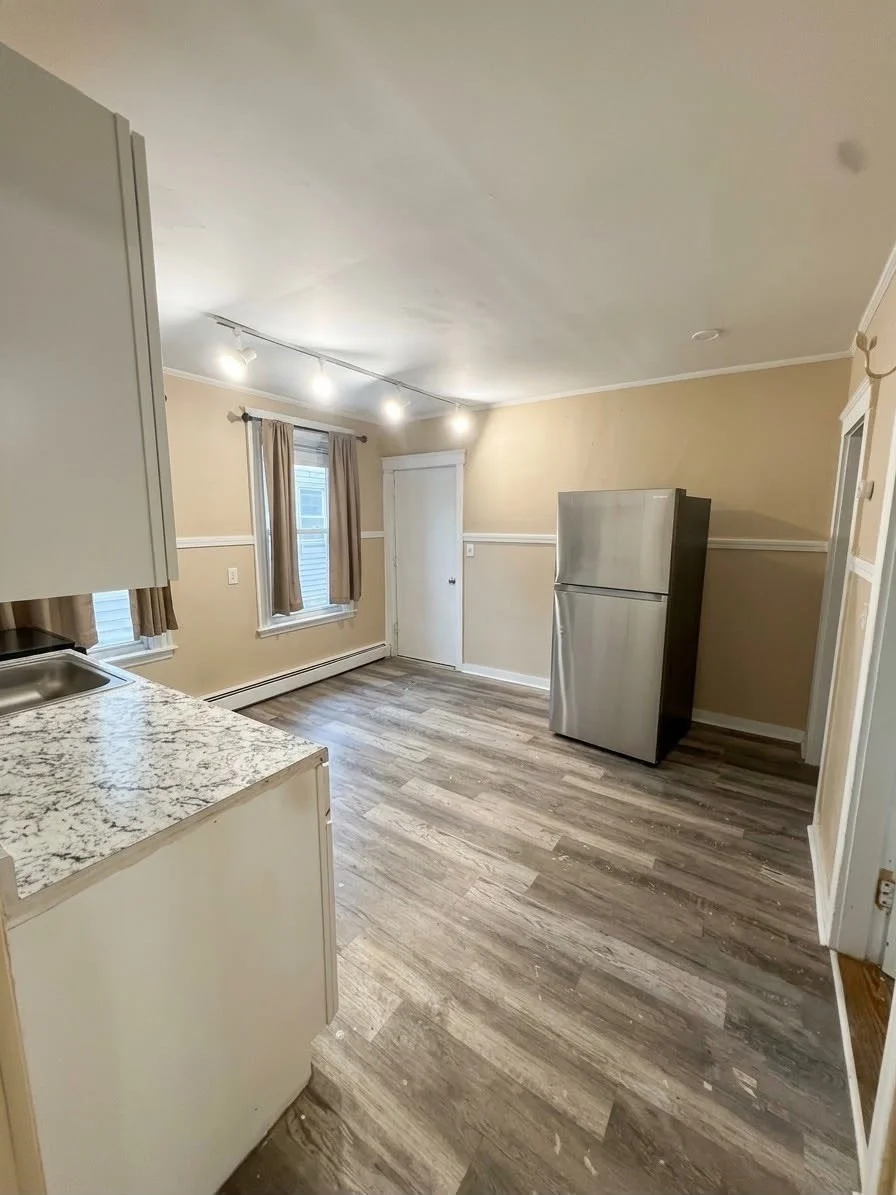 3 bed, 1 bath apartment for rent at 6-8 Blossom St Unit 1, Bradford — photo 3 of 11
