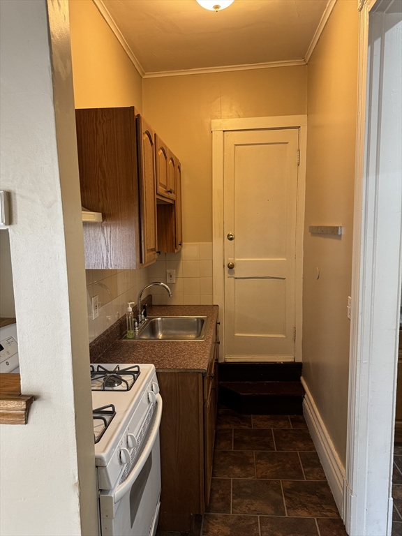 1 bed, 1 bath apartment for rent at 8 Park St Unit 5, Zip 01830 — photo 3 of 8