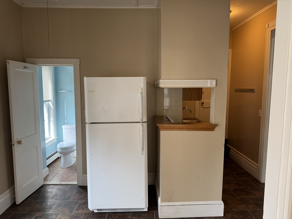 1 bed, 1 bath apartment for rent at 8 Park St Unit 5, Zip 01830 — photo 4 of 8