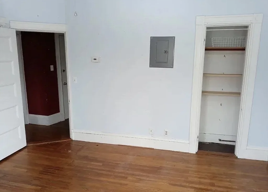 2 bed, 1 bath apartment for rent at 6 Adelaide Ter Unit 2, Jamaica Plain — photo 4 of 6