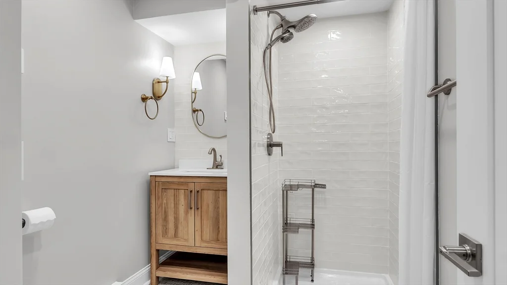1 bed, 1 bath apartment for rent at 6 Alaric Ter Unit B, West Roxbury — photo 13 of 35