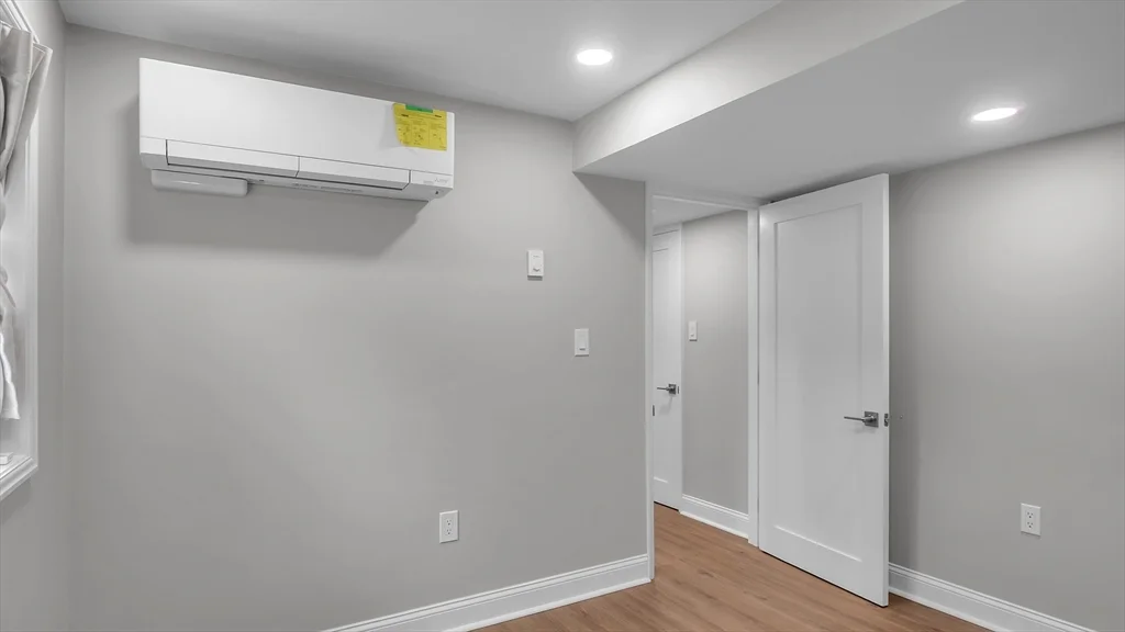 1 bed, 1 bath apartment for rent at 6 Alaric Ter Unit B, West Roxbury — photo 23 of 35