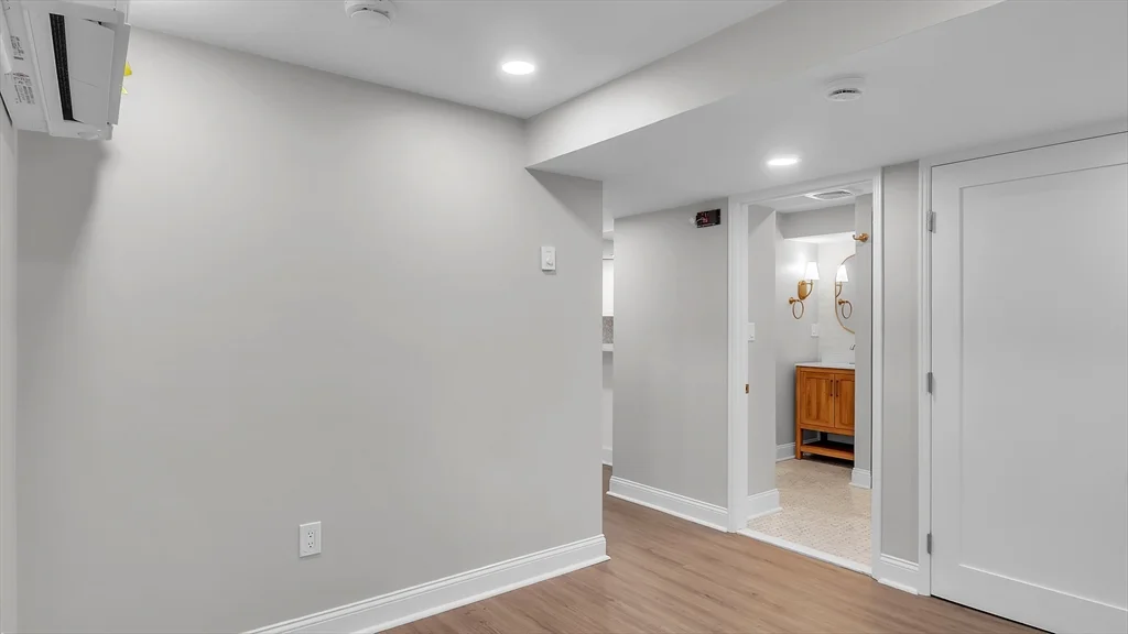 1 bed, 1 bath apartment for rent at 6 Alaric Ter Unit B, West Roxbury — photo 17 of 35