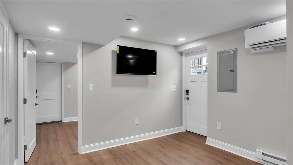 1 bed, 1 bath apartment for rent at 6 Alaric Ter Unit B, West Roxbury — photo 28 of 35
