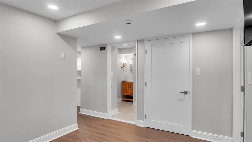 1 bed, 1 bath apartment for rent at 6 Alaric Ter Unit B, West Roxbury — photo 18 of 35
