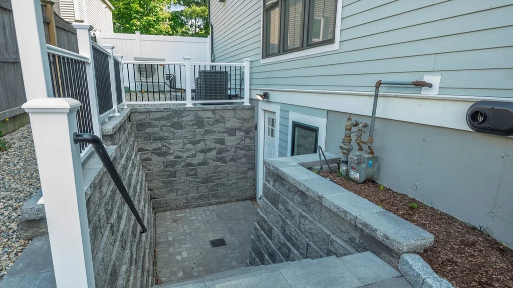 1 bed, 1 bath apartment for rent at 6 Alaric Ter Unit B, West Roxbury — photo 5 of 35